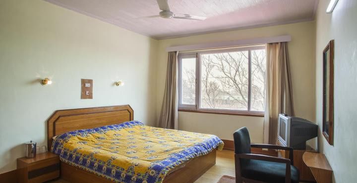 Hotel Pamposh Srīnagar Zewnętrze zdjęcie