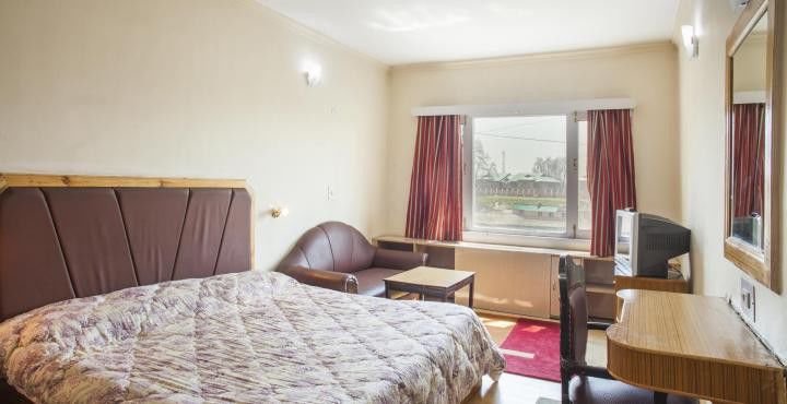 Hotel Pamposh Srīnagar Zewnętrze zdjęcie